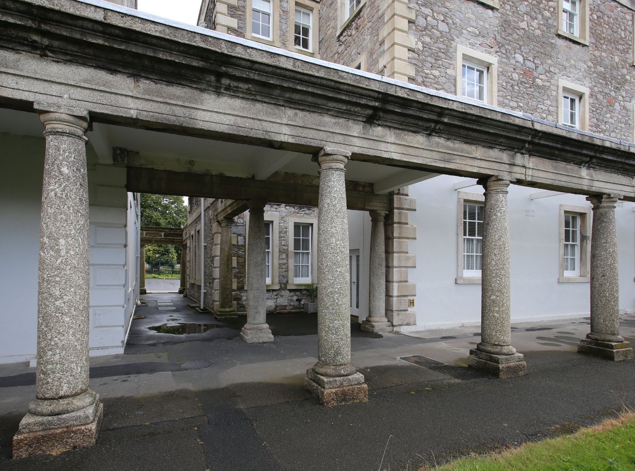 Granite columns of the Trafalgar block colonnade of the former Royal Naval Hospital, Plymouth by Unbekannt Unbekannt