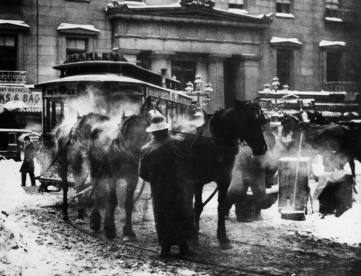 Horsecar in New York, 1892 / Photo by Alfred Stieglitz