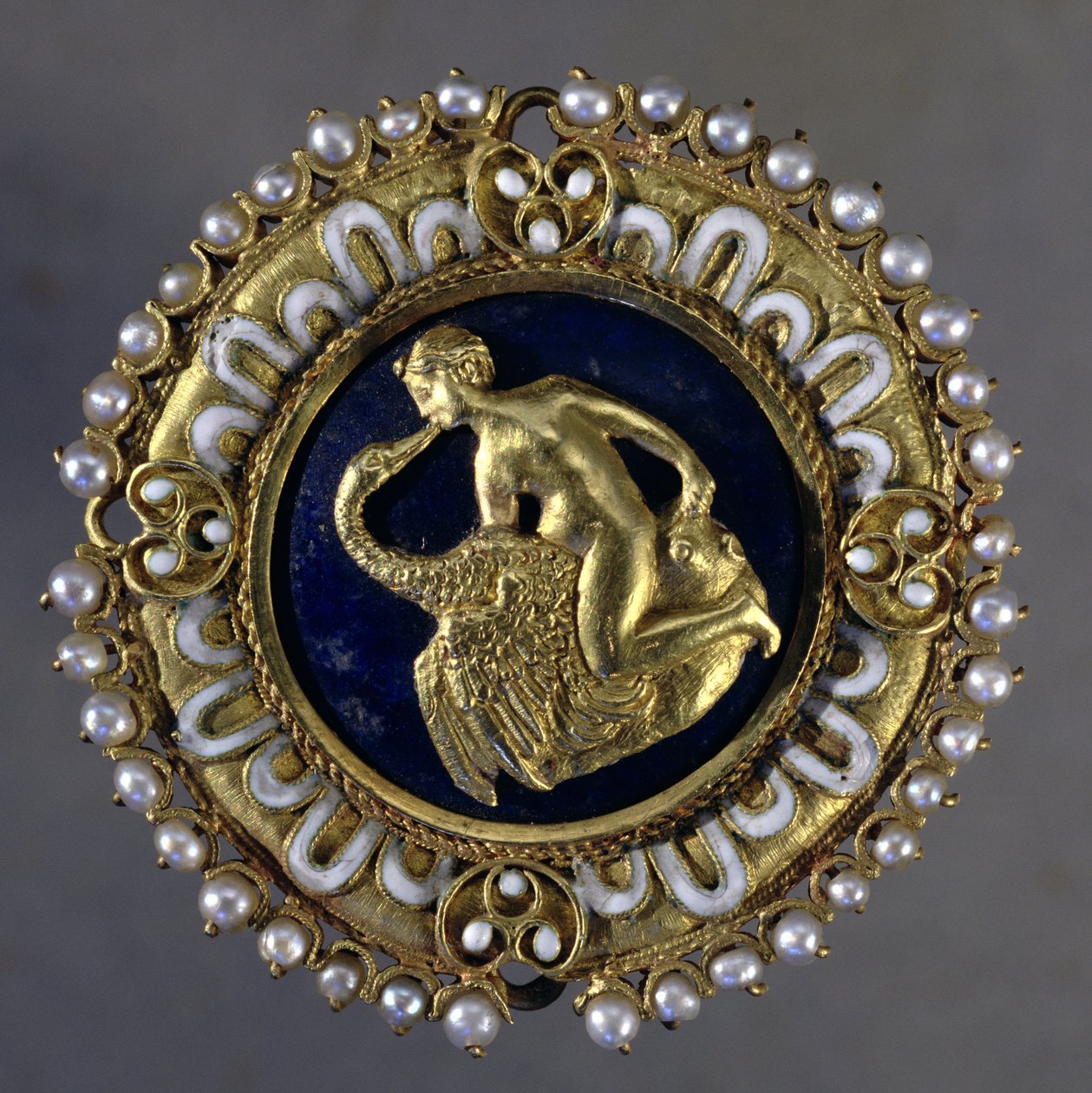 Brooch decorated with a scene of Leda and the Swan by Benvenuto Cellini