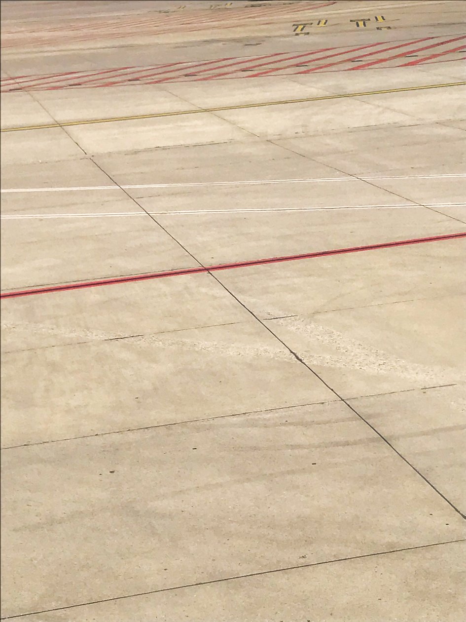 Composition - Tarmac by Cécile Jamet
