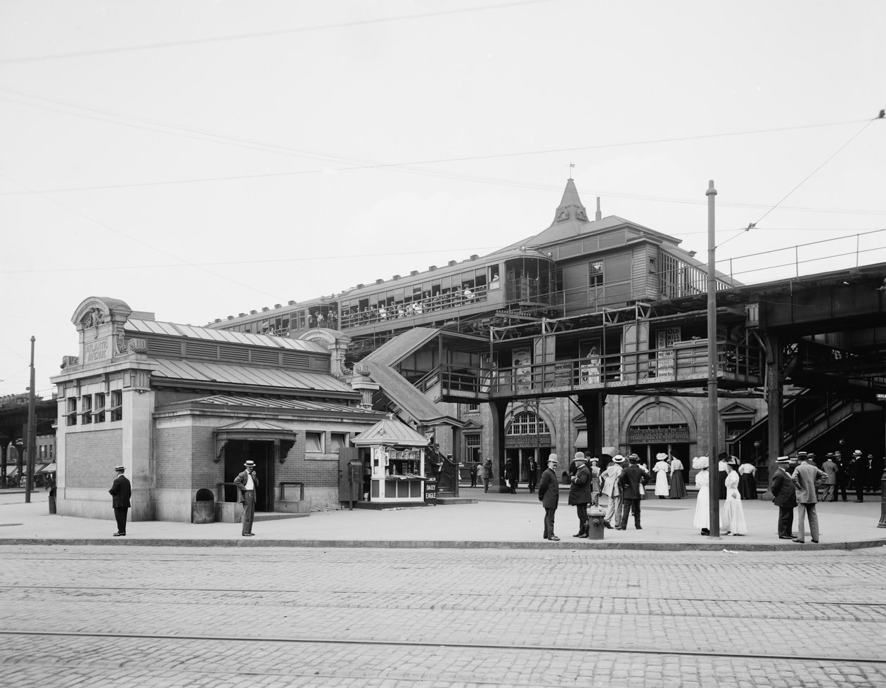 Atlantic Avenue, subway entrance, Brooklyn, N.Y. by Detroit Publishing Co.