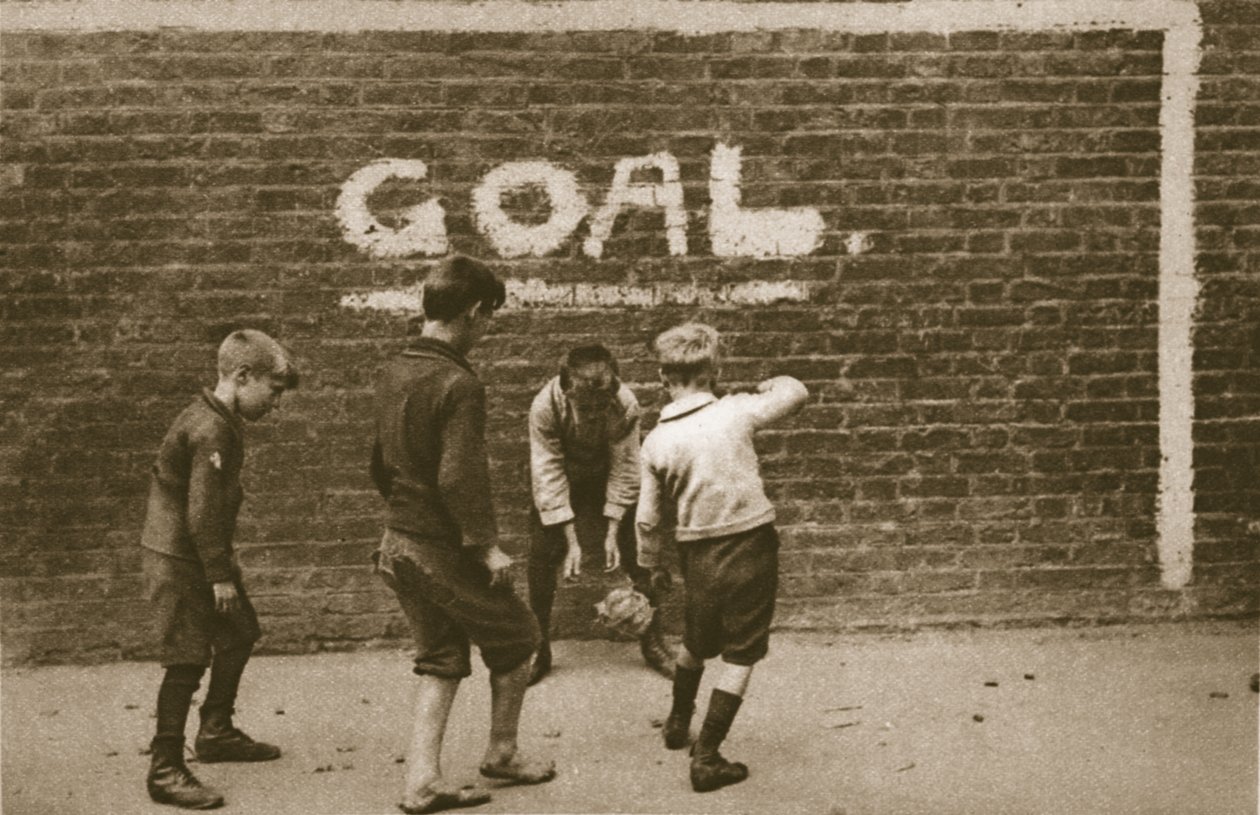 Boys playing in the East End, from Wonderful London, published 1926-27 by English Photographer