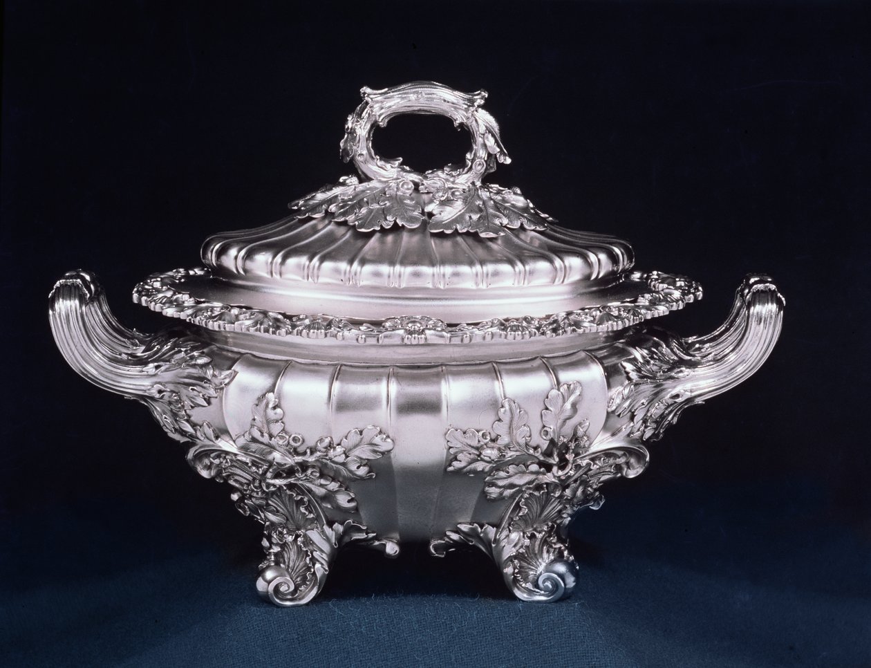 Soup tureen, one of a pair, made by Paul Storr at Dean Street Workshop of Rundell Bridge und Rundell, London, 1819-20 by English School