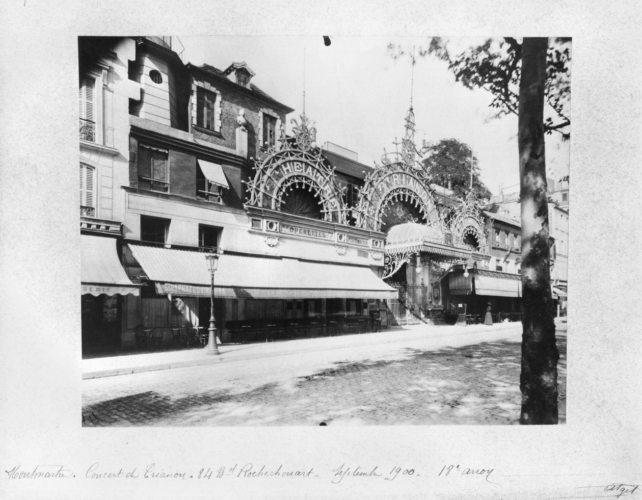 The Concert de Trianon in Paris, 84 Boulevard Rochechouart, September 1900 by Eugène Atget