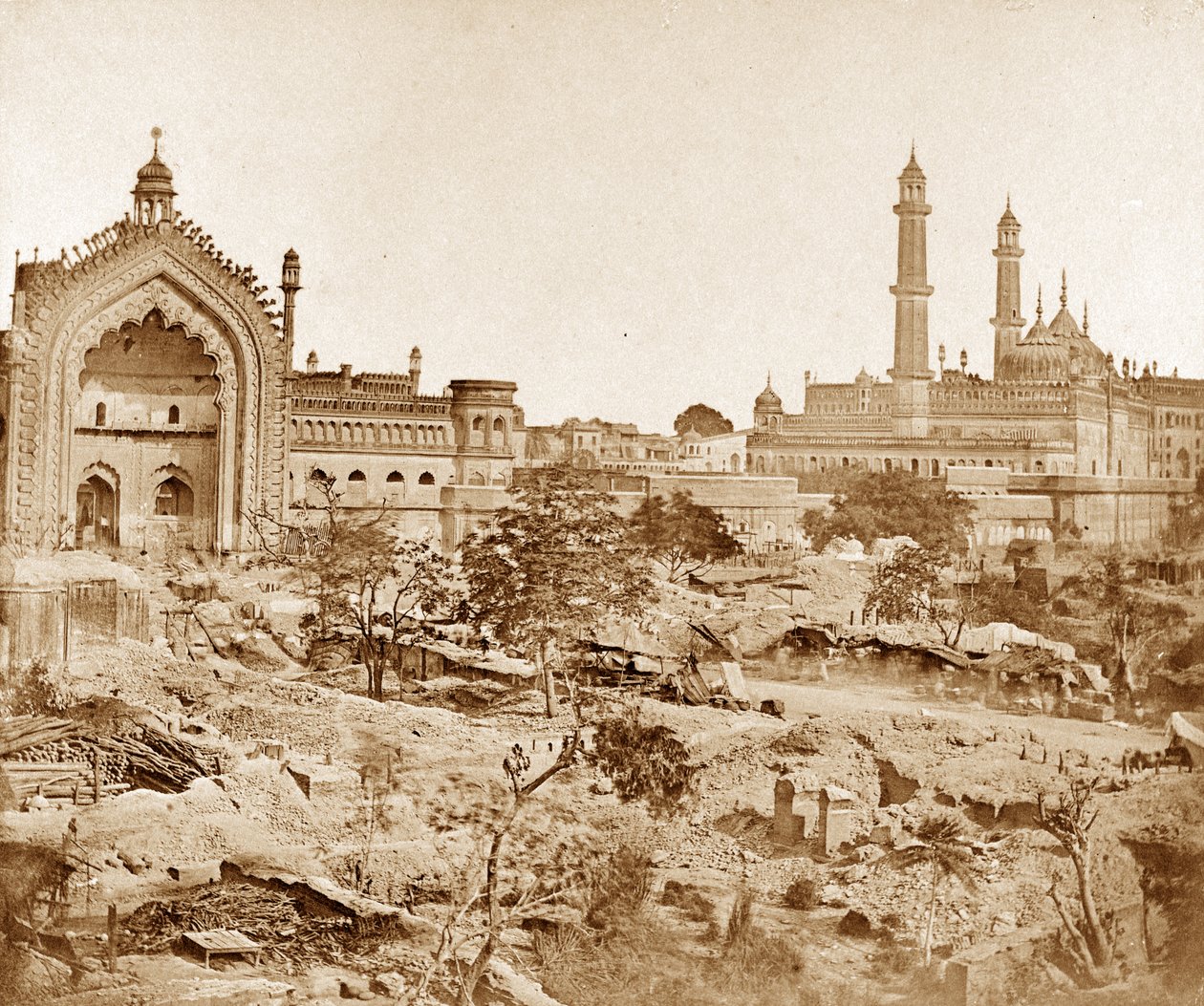 Room-i-darwazar or the Constantinople Gate, Lucknow by Felice Beato