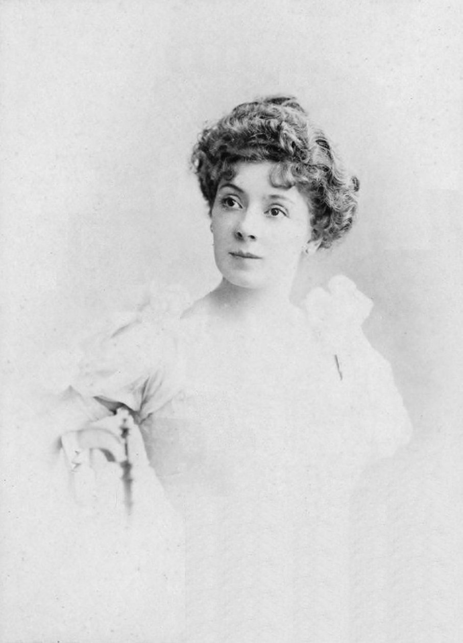 Amélie Diéterle by Léopold Émile Reutlinger