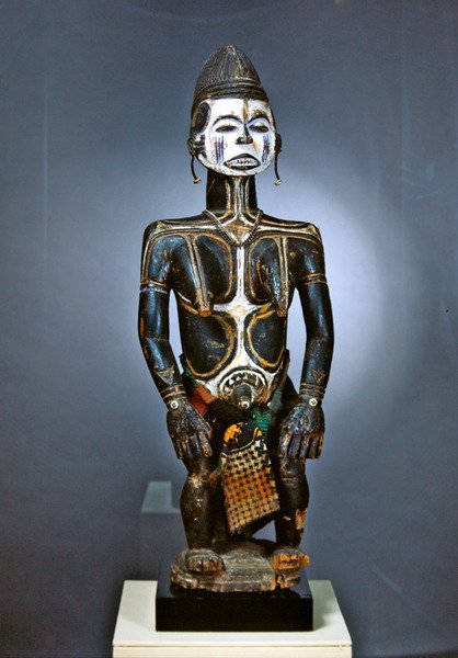 Female Statue, Idoma by Nigerian