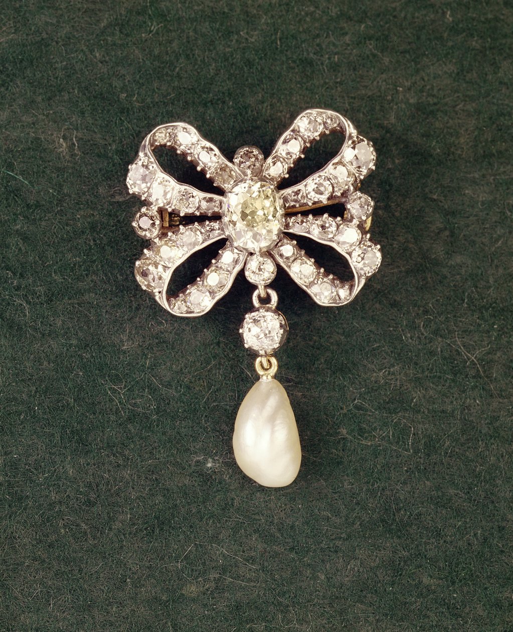 Diamond Brooch with Suspended Pearl by Unbekannt Unbekannt