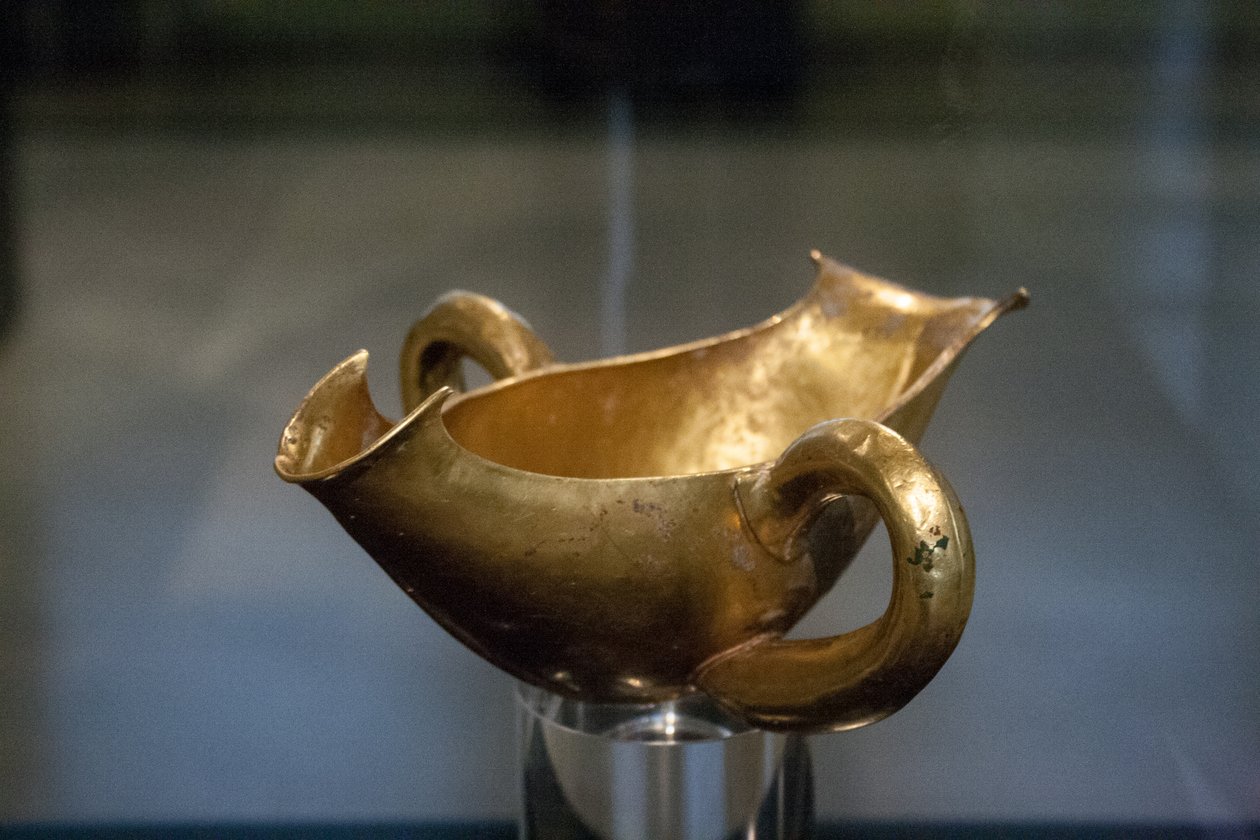 Golden Sauceboat with Two Handles by Unbekannt Unbekannt