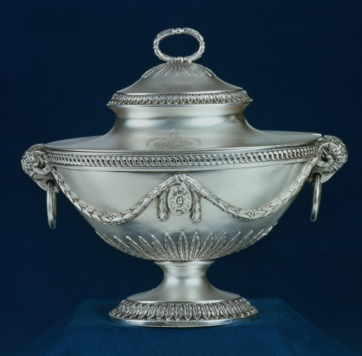 Sauce-Tureen, Reproduction of a Design by Robert Adam, Made by John Carter by Unbekannt Unbekannt