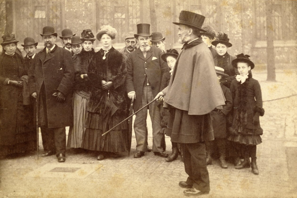 Tourists Visiting the Tower of London, c.1880 by Unbekannt Unbekannt