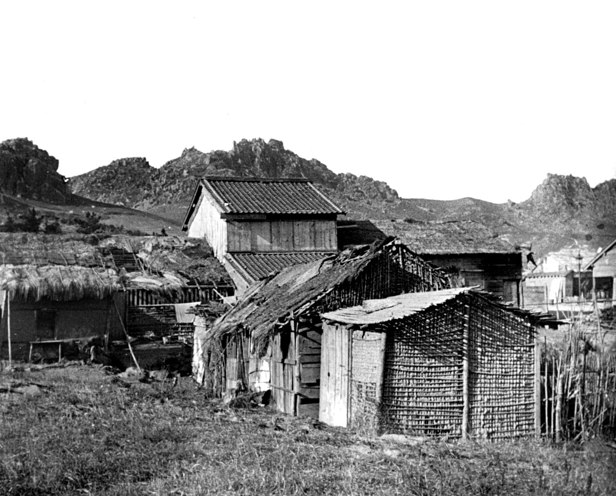 Village Huts in Korea, 1900 by Unbekannt