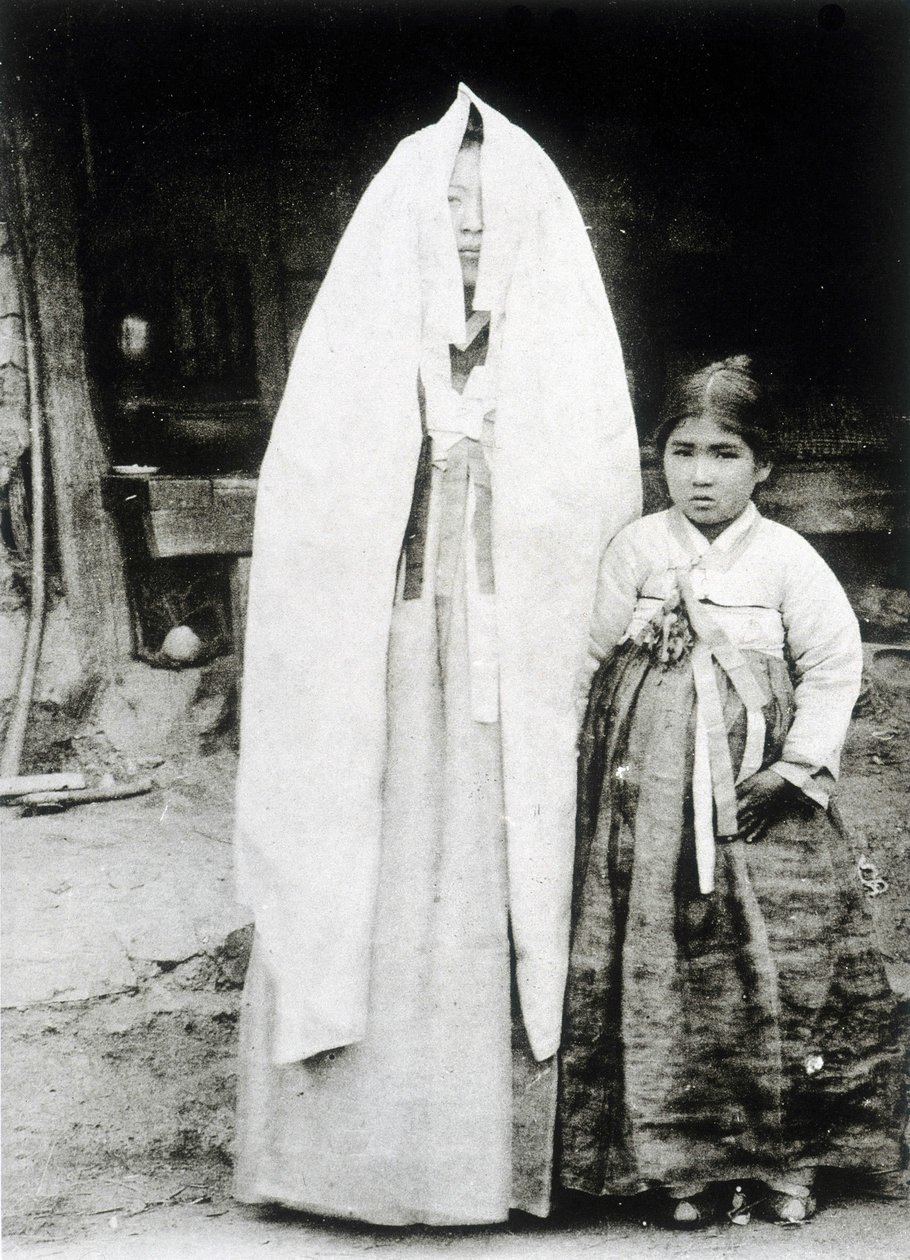 Korean woman and young girl by Unknown photographer