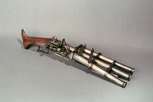 Triple-barrelled pistol