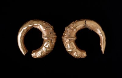 Golden Earrings, 450-400 BC by Etruscan