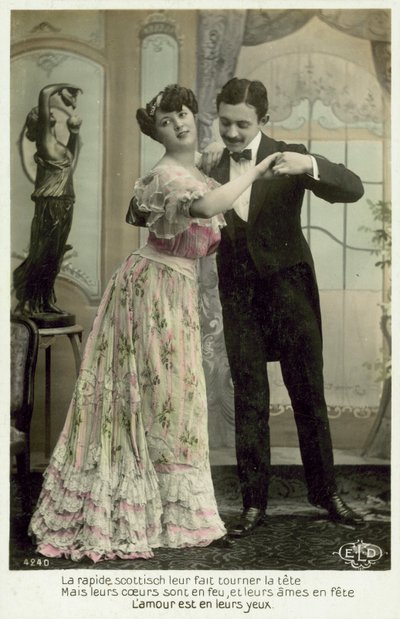 Scottish Dancing by French Photographer