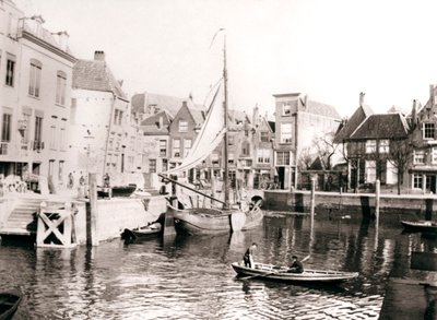 Canal yard, Dordrecht, Netherlands, 1898 by James Batkin