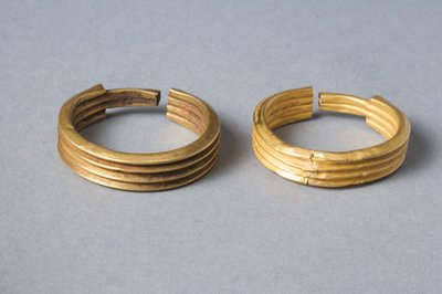 Hoop earrings, 18th-19th Dynasty by New Kingdom Egyptian