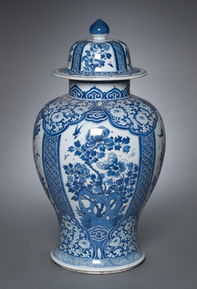 Vase with Cover, 1662-1722 by Qing Dynasty Chinese School