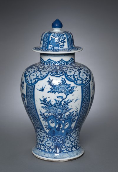 Vase with Cover by Qing Dynasty Chinese School