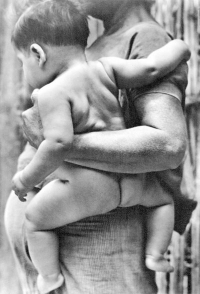 Woman with Child, Tehuantepec, Mexico, 1929 by Tina Modotti