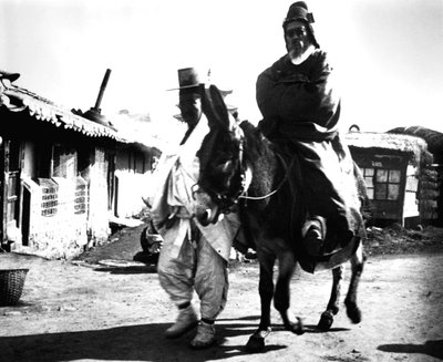 Japanese officials, Korea, 1900 by Unbekannt