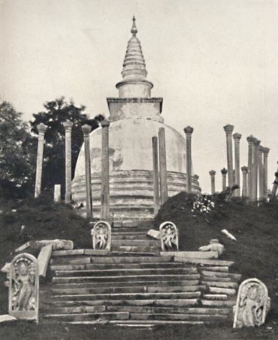 Thuparama Dagoba at Anuradhapura, 1926 by Unbekannt