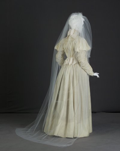 Wedding dress by Unknown artist