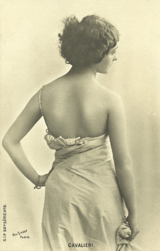 Woman in profile with bare back by French Photographer